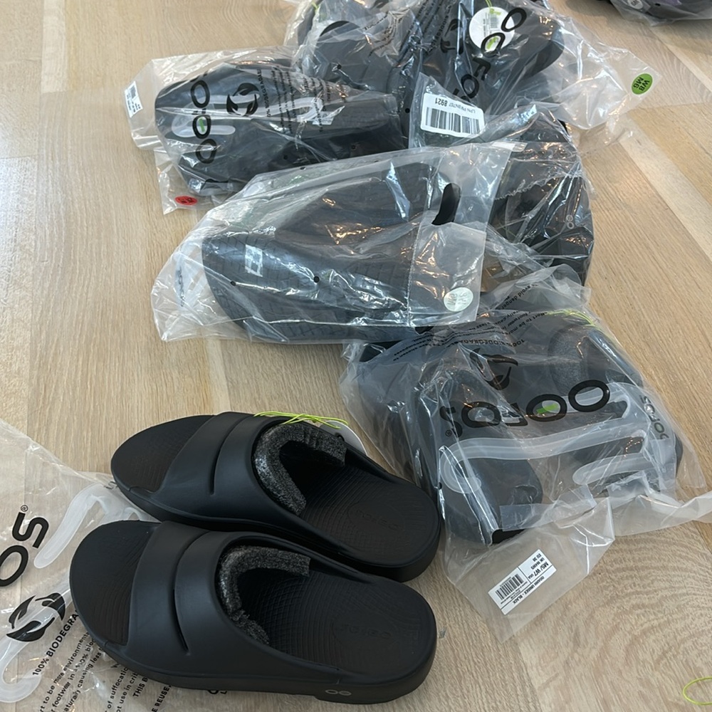 Men's Listing - OOFOS Unisex OOaah Slide Sandal NEW